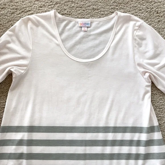 LulaRoe Short Sleeve Top - Picture 2 of 5